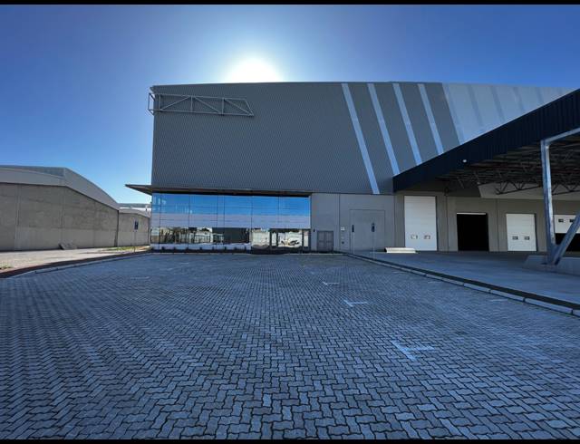 17,600M² WAREHOUSE TO LET IN PAROW INDUSTRIAL